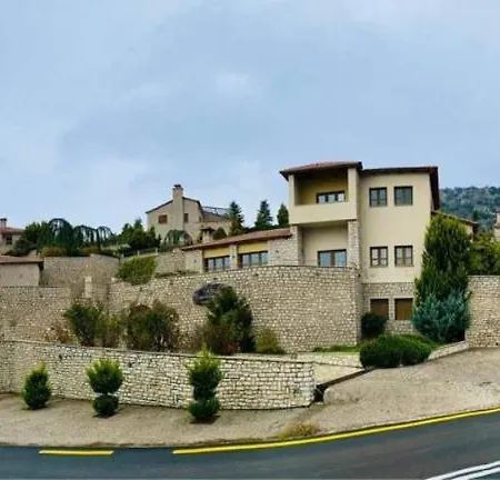 καστρο πετρινα σαλε καλαβρυτα Chalet